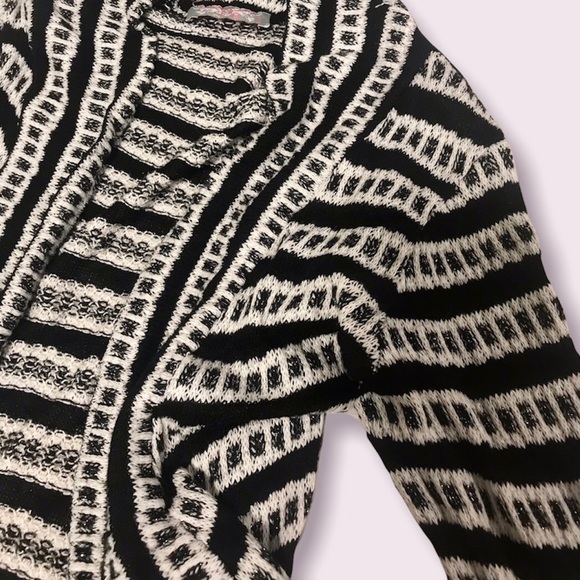 🌟SALE 2/$10.00‼️ Pretty young thing Women’s White/Black/Gray Cardigan size M - Picture 9 of 9